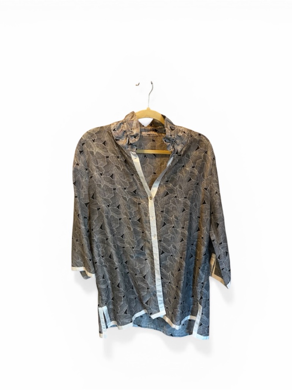 Terra SJ apparel Lightweight print Button Front Top high ruffle collar XL